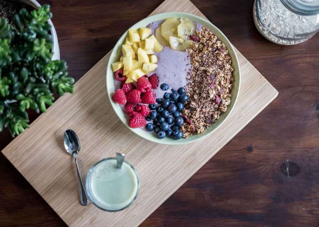 Top 5 recipes for breakfasts to treat yourself in a healthy way 2 freshly sliced fruits 1