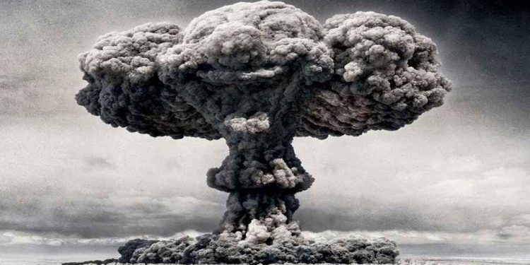 Laten we de wereld met kernwapens bestoken over wie de Krim bestuurt