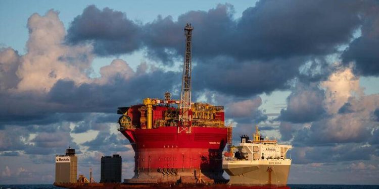 Greenpeace Activists Board Heavy-lift Vessel Carrying Shell's Penguins FPSO 1 Greenpeace Activists Board Heavy-lift Vessel Carrying Shell’s Penguins FPSO