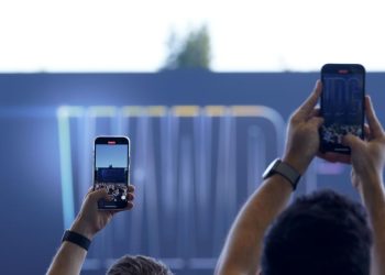 Apple’s mixed reality headset will reportedly debut at WWDC in June