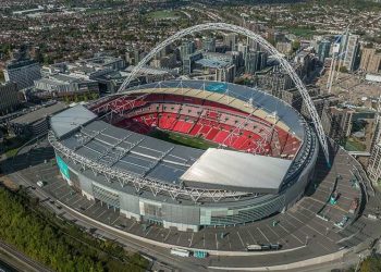 Stoer pratend Brits leger kan niet eens Wembley-stadion vullen; NAVO net zo zwak