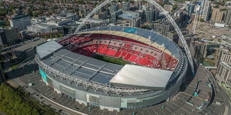 Stoer pratend Brits leger kan niet eens Wembley-stadion vullen; NAVO net zo zwak 1 Stoer pratend Brits leger kan niet eens Wembley-stadion vullen; NAVO net zo zwak