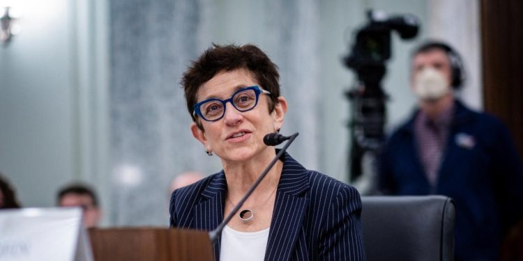 Public internet advocate Gigi Sohn withdraws from FCC consideration 1 Public internet advocate Gigi Sohn withdraws from FCC consideration