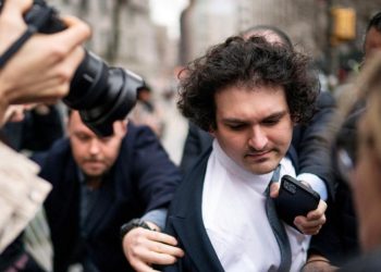 Justice Department wants Sam Bankman-Fried to use a flip phone for the rest of his bail