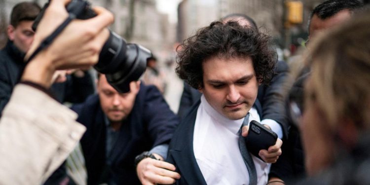 Justice Department wants Sam Bankman-Fried to use a flip phone for the rest of his bail 1 Justice Department wants Sam Bankman-Fried to use a flip phone for the rest of his bail