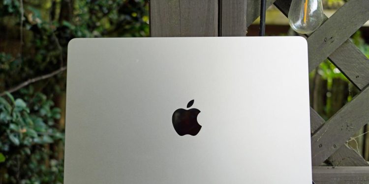 Developer logs suggest Apple’s long-rumored 15-inch MacBook Air could arrive soon 1 Developer logs suggest Apple’s long-rumored 15-inch MacBook Air could arrive soon