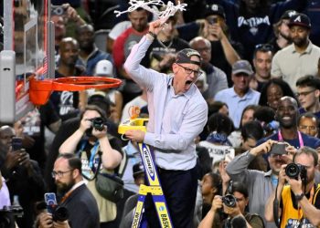 UConn’s Dan Hurley reaches pinnacle in front of his royal family and former Husky legends