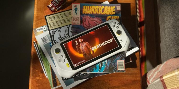 Logitech’s G Cloud Gaming handheld arrives in Europe