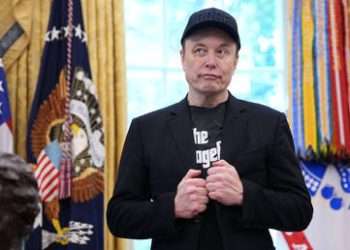 Musk explains his black eye