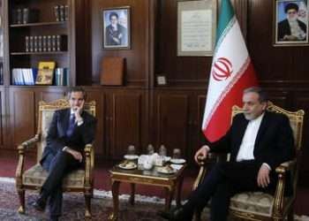 Trump warns Iran against attacking US